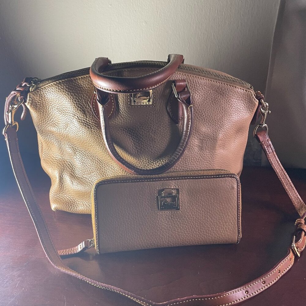 Dooney & Bourke Crossbody Bag - Excellent Condition
